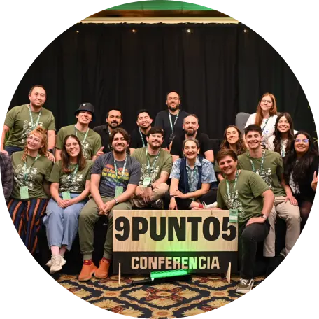 Equipo voluntario de 9punto5 en la conferencia
